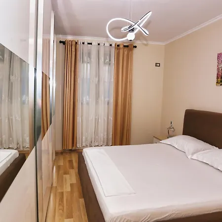 R&b Center ティラナ