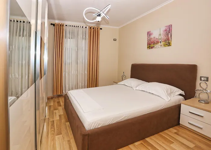 R&b Center * ティラナ