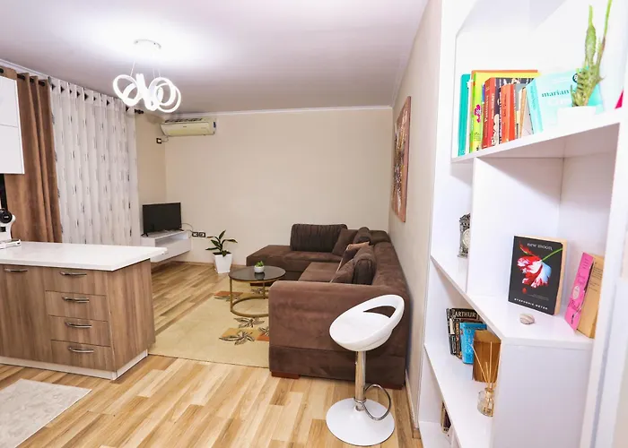 R&b Center * ティラナ