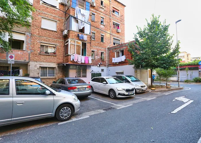 R&b Center * ティラナ